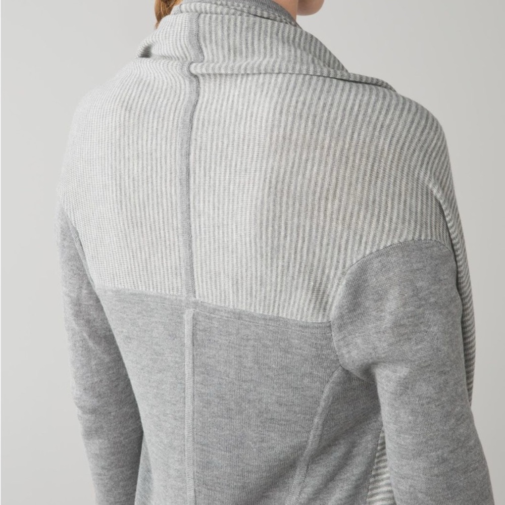 Lululemon Iconic Wrap - Picture 4 of 8